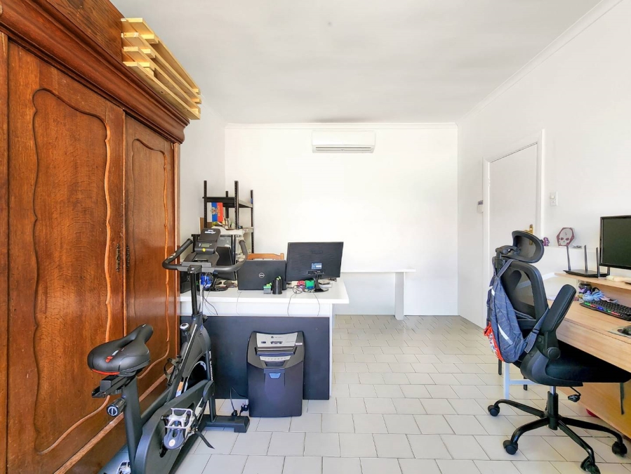 3 Bedroom Property for Sale in Sea Point Western Cape